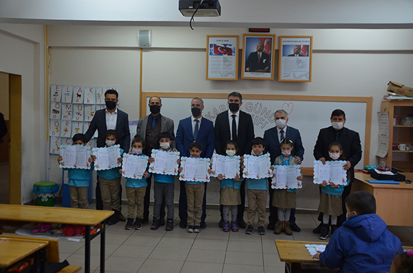 Kula’da 6631 Öğrenci Karnelerini Aldı