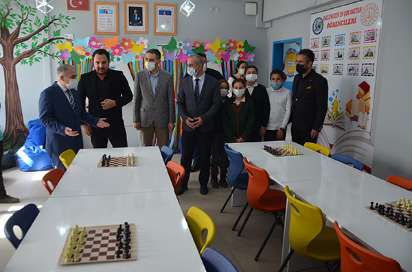 2 Okulda Kütüphane Açılışı Yapıldı