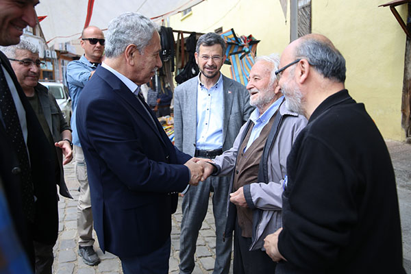 Arınç’tan Kula Ziyareti