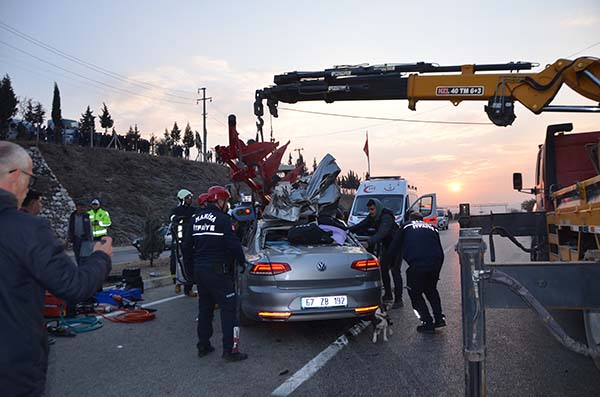 Kazada 1 Kişi Hayatını Kaybetti, 1’i Ağır 4 Kişi Yaralandı