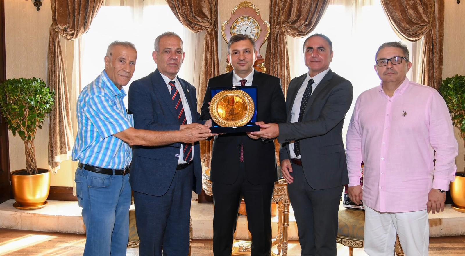 TGF heyeti Antalya Valisi Hulusi Şahin’i ziyaret etti