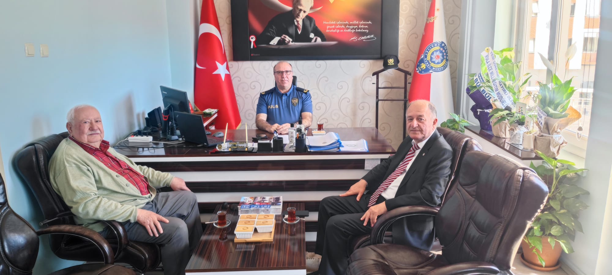 MANİSA BASIN CEMİYETİ KULA İLÇE EMNİYET MÜDÜRÜNÜ ZİYARET ETTİ