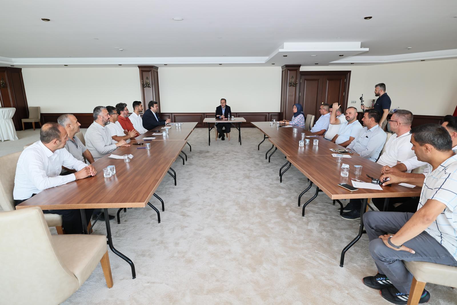 KULA AK PARTİ KASAPOĞLUİLE BİR ARAYAGELDİ