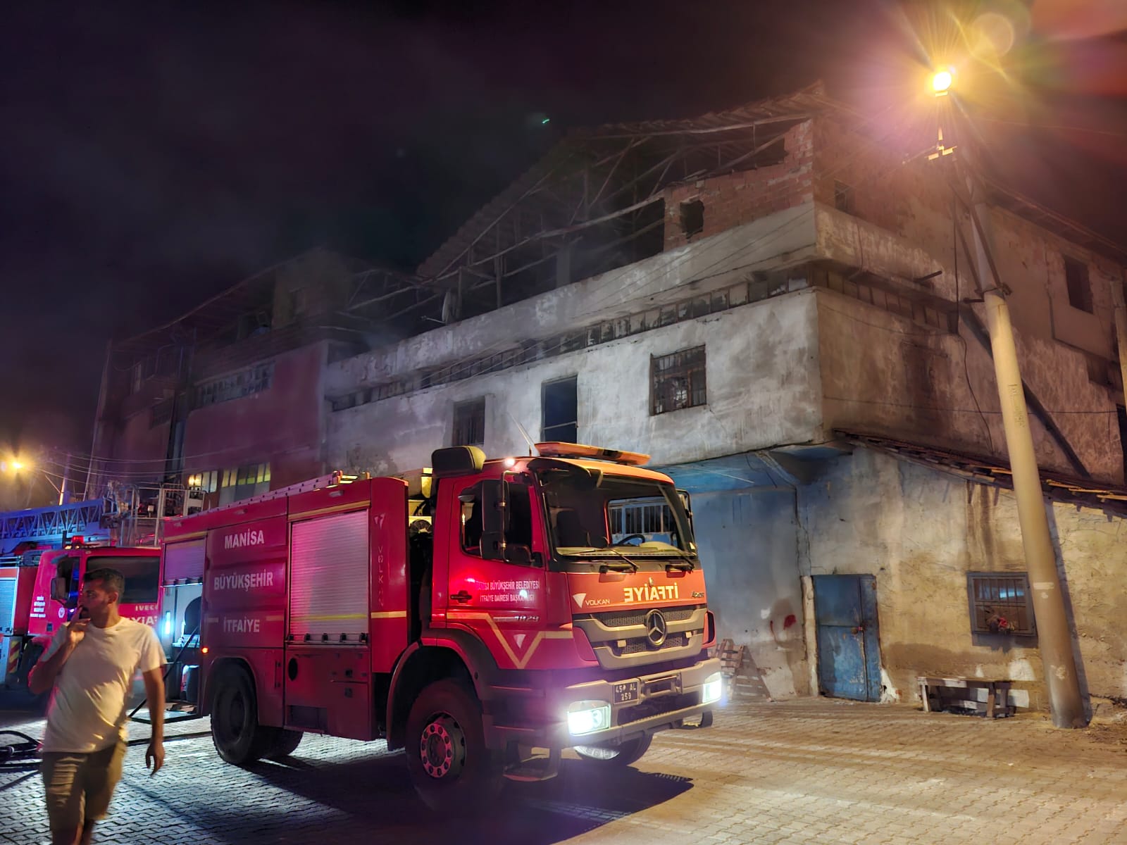 TABAKHANEDECIKAN YANGIN KISA SÜREDE SÖNDÜRÜLDÜ