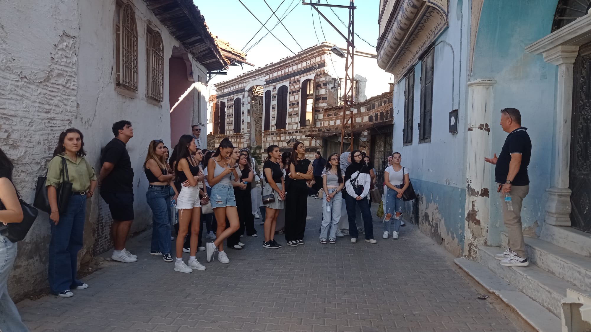 ÜNiVERSİTELİ GENÇLER KULAYI GEZDİLER