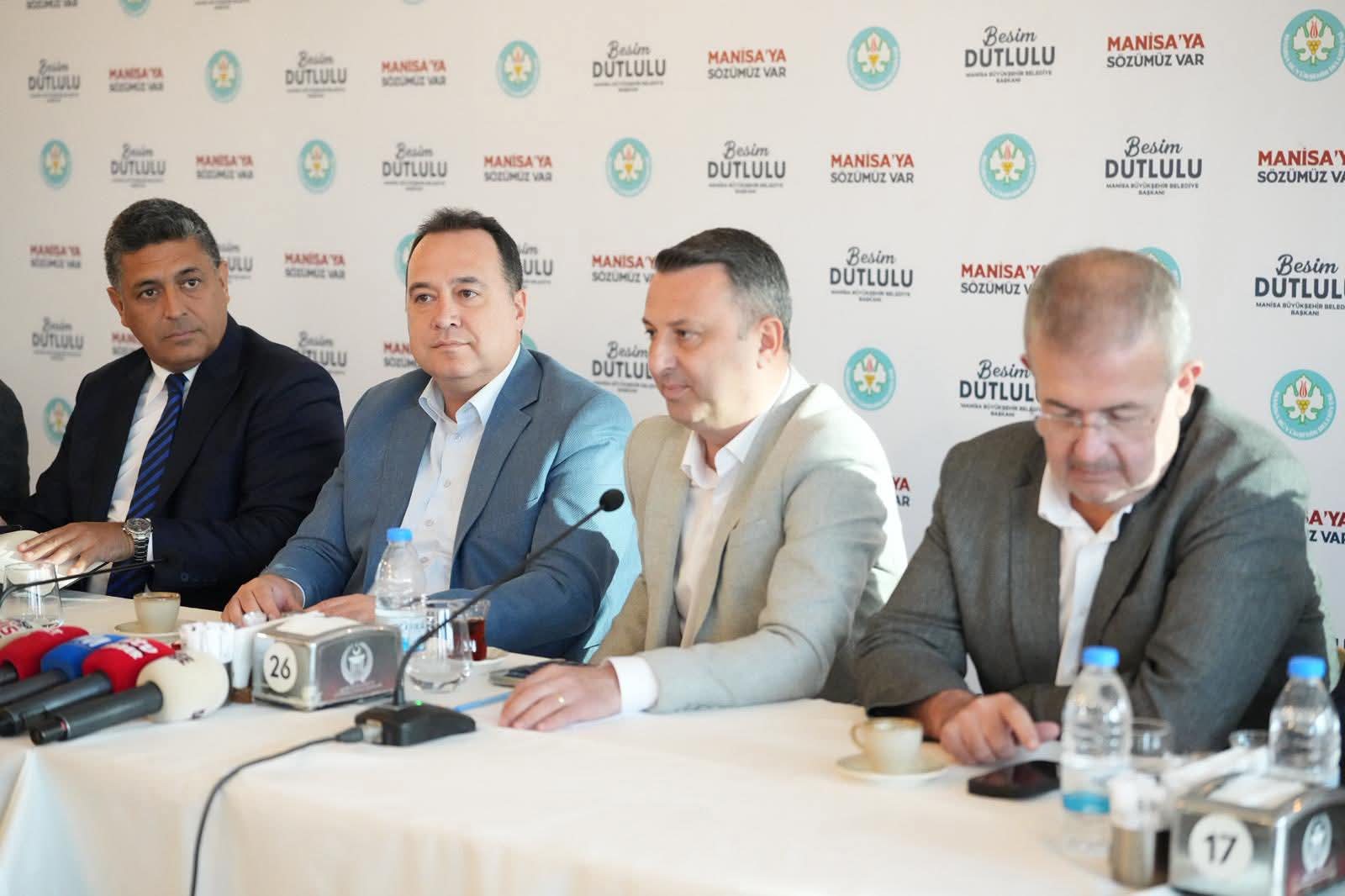 BAŞKAN DUTLULU BASIN MENSUPLARIYLA AKHİSAR’DA BİR ARAYA GELDİ