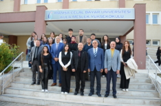 KULALI İŞ İNSANI ÖZER GÜRBÜZ, KULA MYO’DA SÖYLEŞİYE KATILDI