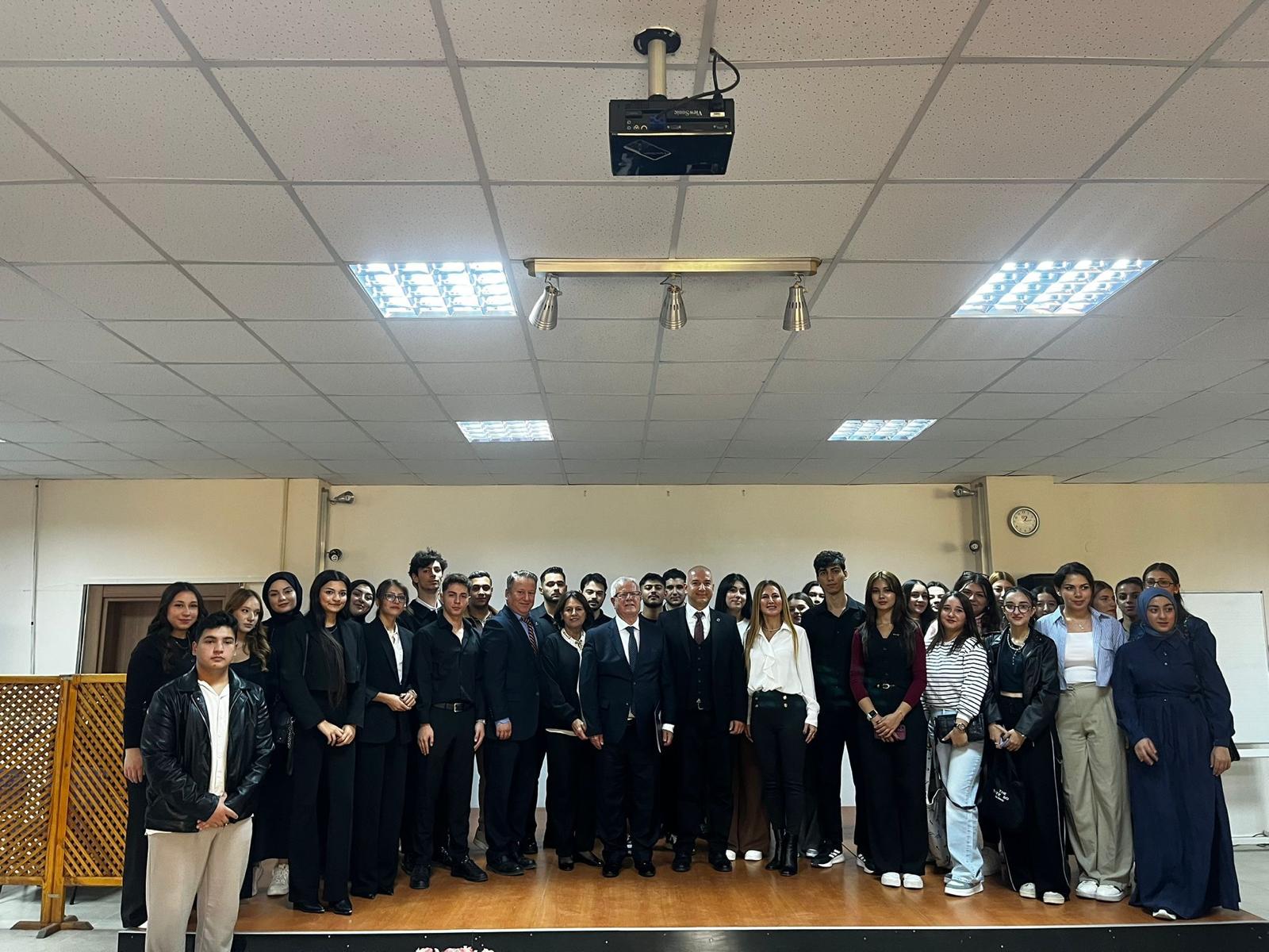 İHRACAT ŞAMPİYONU KULA MYO’DA ÖGRENCİLERLE BULUŞTU